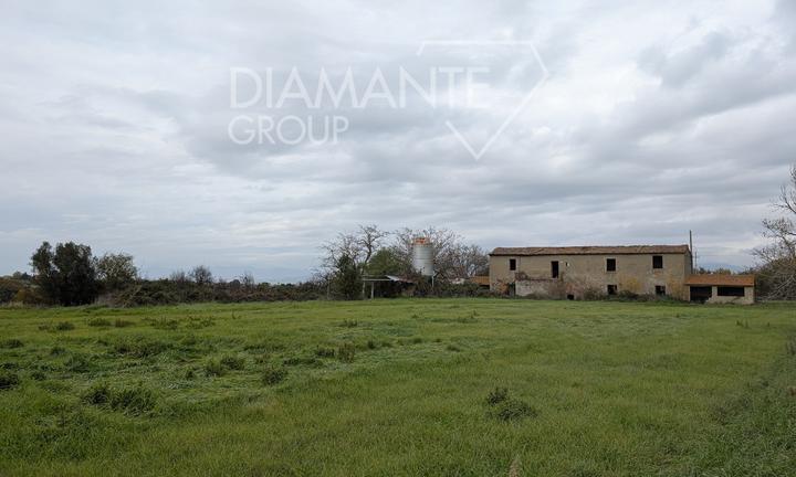 Casale con progetto approvato per ristrutturazione