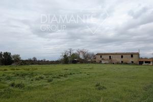 Casale con progetto approvato per ristrutturazione