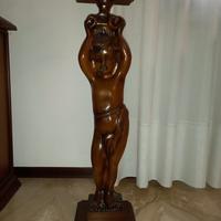 Statuetta in legno a forma di angelo