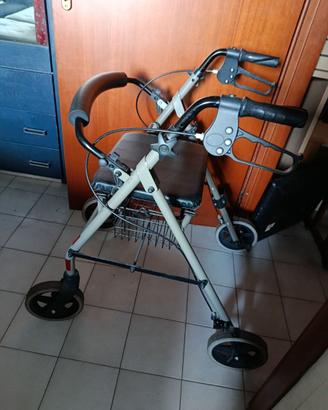 Deambulatore Rollator pieghevole  4 ruote