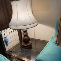 Lume da tavolo in legno massello tornito vintage.