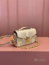 LOUIS VUITTON Pochette Metis East West
