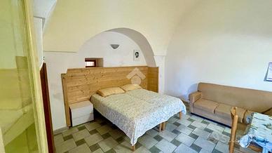 CASA SEMINDIPENDENTE A UGENTO