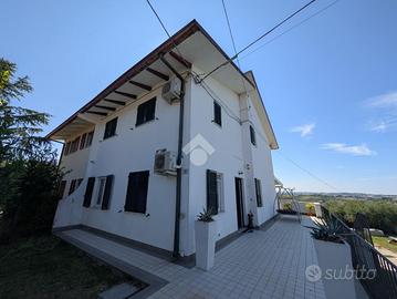 VILLA A SCHIERA A CORIANO