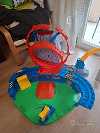 Pista hot wheels monster truck
