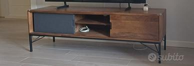 mobile tv stile industrial 