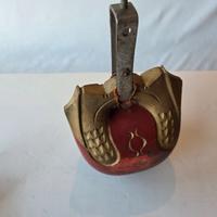Antico battente da porta in legno e metallo