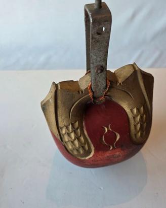 Antico battente da porta in legno e metallo