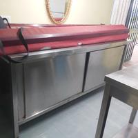 tavolo in acciaio