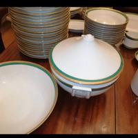 Set di 12 piatti tazzine e tazze con piattini,