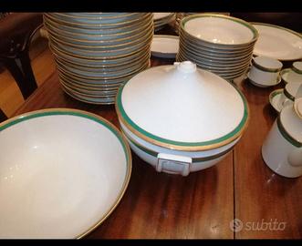 Set di 12 piatti tazzine e tazze con piattini,