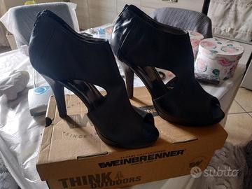 Décolleté/ Sabot, in pelle nera con tacco