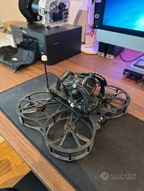 Cinelifter Qav Pro 5 con naked Blackmagic 4k