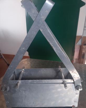 Brichettatrice per giornale e cartone 