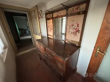 Mobile in legno vintage con specchiera