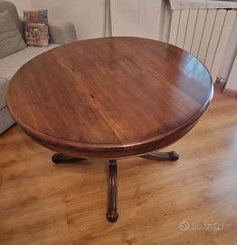 Tavolo in noce con 4 sedie