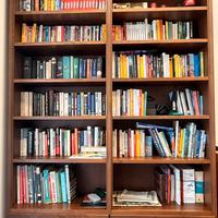 Libreria con cassetti