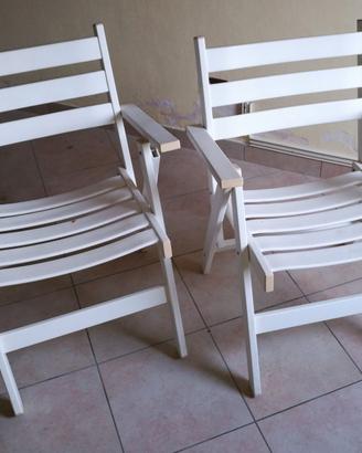 N. 2 sedie pieghevoli in plastica con braccioli