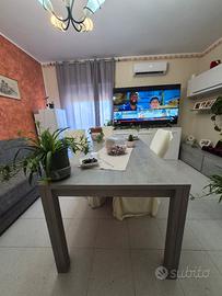 Set Tavolo moderno con 4 sedie abbinate