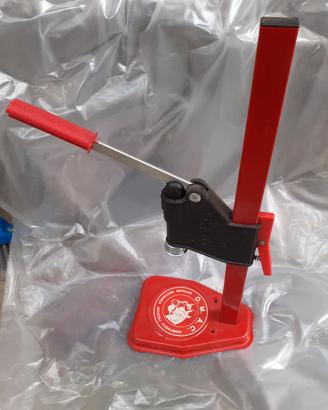 Tappabottiglie manuale OMAC