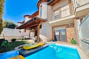 Esclusiva villa con piscina in classe A3 a Lama