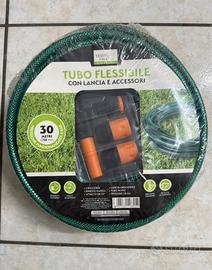 Tubo da giardino con accessori. 30 metri