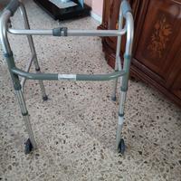 carrello per anziani e alzatina per water