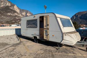 Roulotte Adria Caravan 4057 TK (1994) – 5 Posti