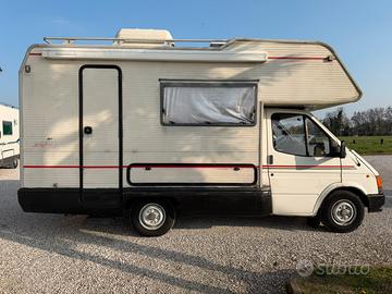 Arca scout 330 su Ford transit Mansardato Anno: