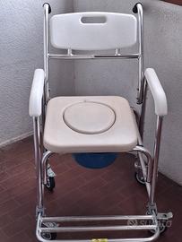 Sedia a rotelle per anziani “comoda”
