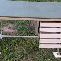 Scrivania vintage anni 50 con cassetti e sedia