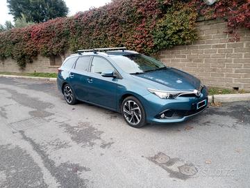 Toyota Auris Touring Sports 1.8h Lounge cvt