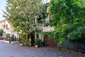 Esclusiva villetta ad angolo in zona Acque Chiare!