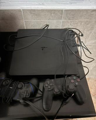 Play station 4 + 5 giochi + joystick