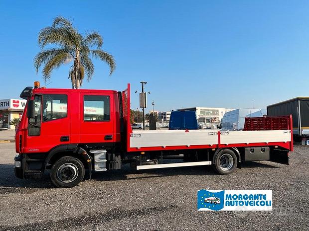 Iveco Eurocargo 120E24 7 posti con pianale e rampa