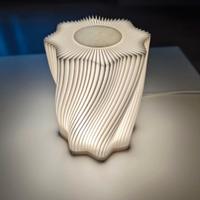 Lampada stampata in 3d con regolazione dei colori