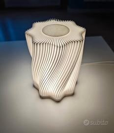 Lampada stampata in 3d con regolazione dei colori