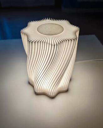 Lampada stampata in 3d con regolazione dei colori