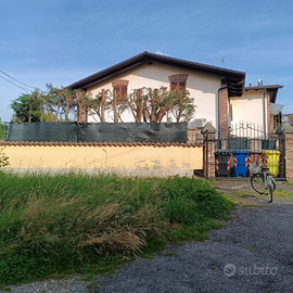 Appartamento con box doppio e cortiletto