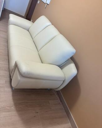 Divano in vera pelle beige nuovo