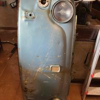 Frontale auto d’epoca originale con faro