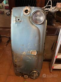 Frontale auto d’epoca originale con faro