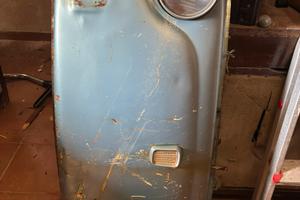 Frontale auto d’epoca originale con faro