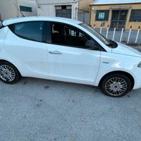 Lancia Ypsilon 1.2 b 8v km 25000 accetto permute