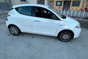 Lancia Ypsilon 1.2 b 8v km 25000 accetto permute