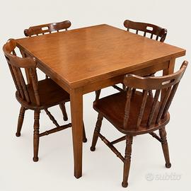 Tavolo il legno allungabile + 4 sedie