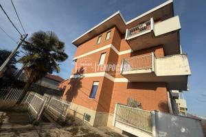 Luminoso appartamento con terrazzino