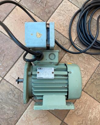 Motore tri/mono fase  asincrono VER KMER  1K2