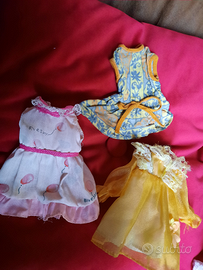 Vestiti vintage per bambole