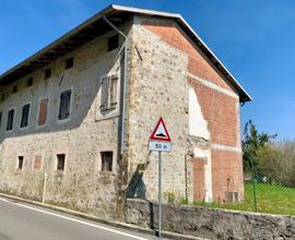 Casa di testa tricamere con giardino